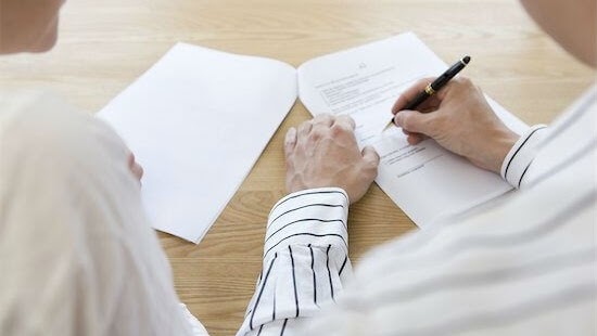 buat invoice dengan desain elegan