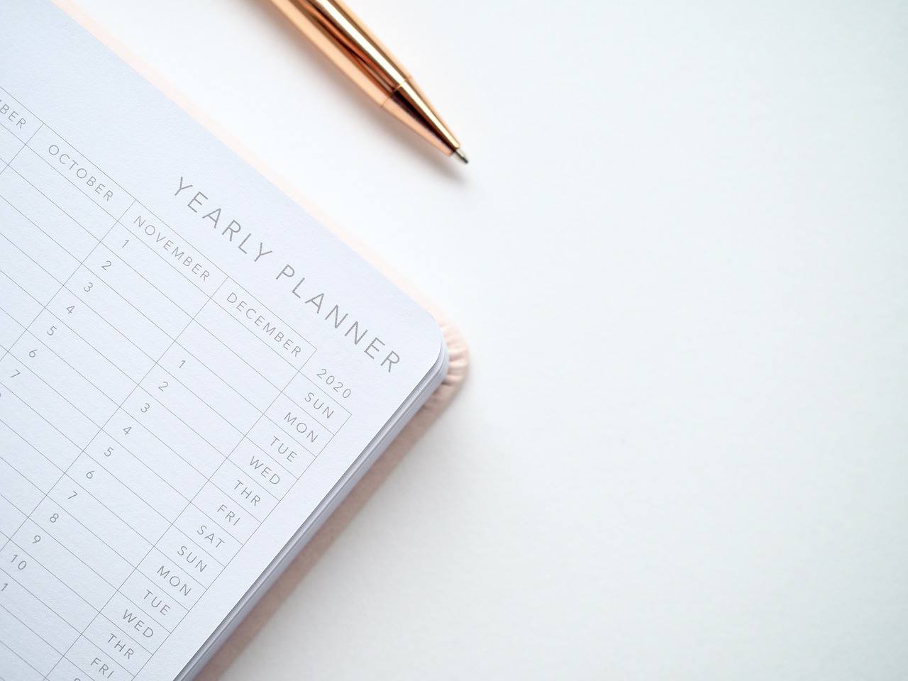 buat invoice dengan desain elegan